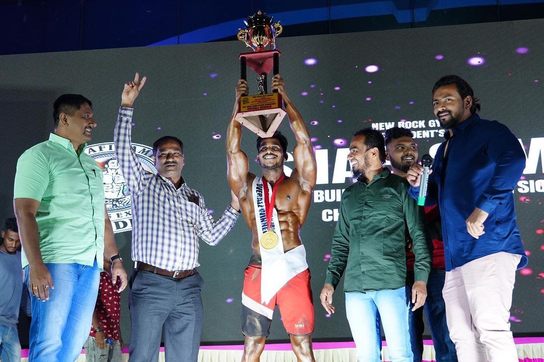 photo_6080217856592688083_y